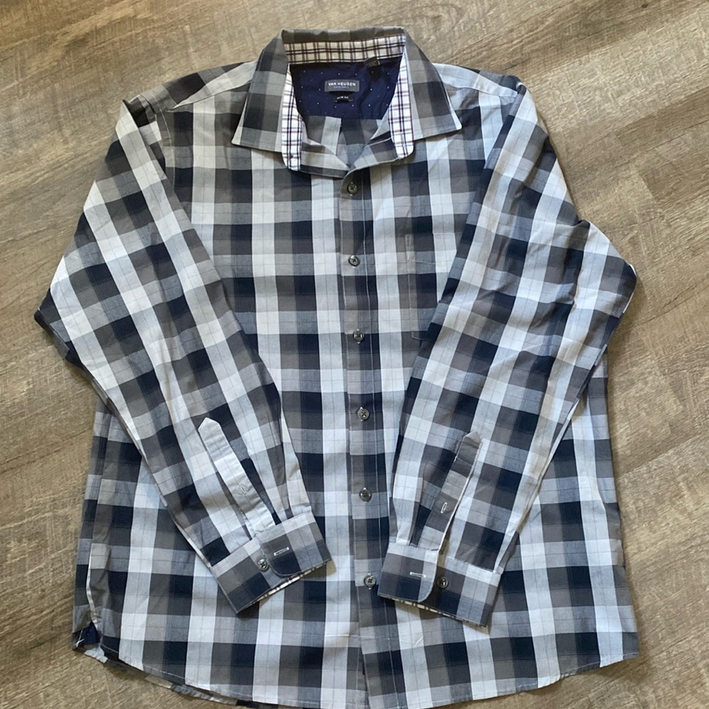 Van Heusen long-sleeve button-down shirt